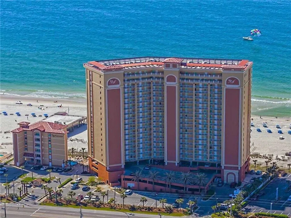 Seawind 502 - 3 Br condo by RedAwning