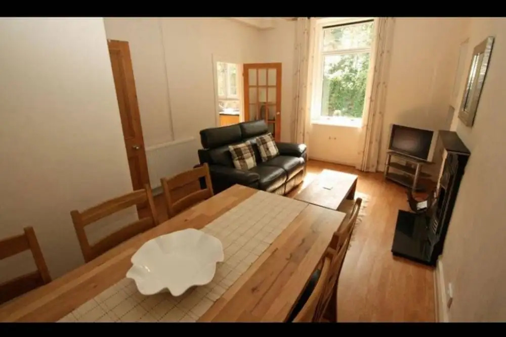 Central Waterfront Flat With Great Views
