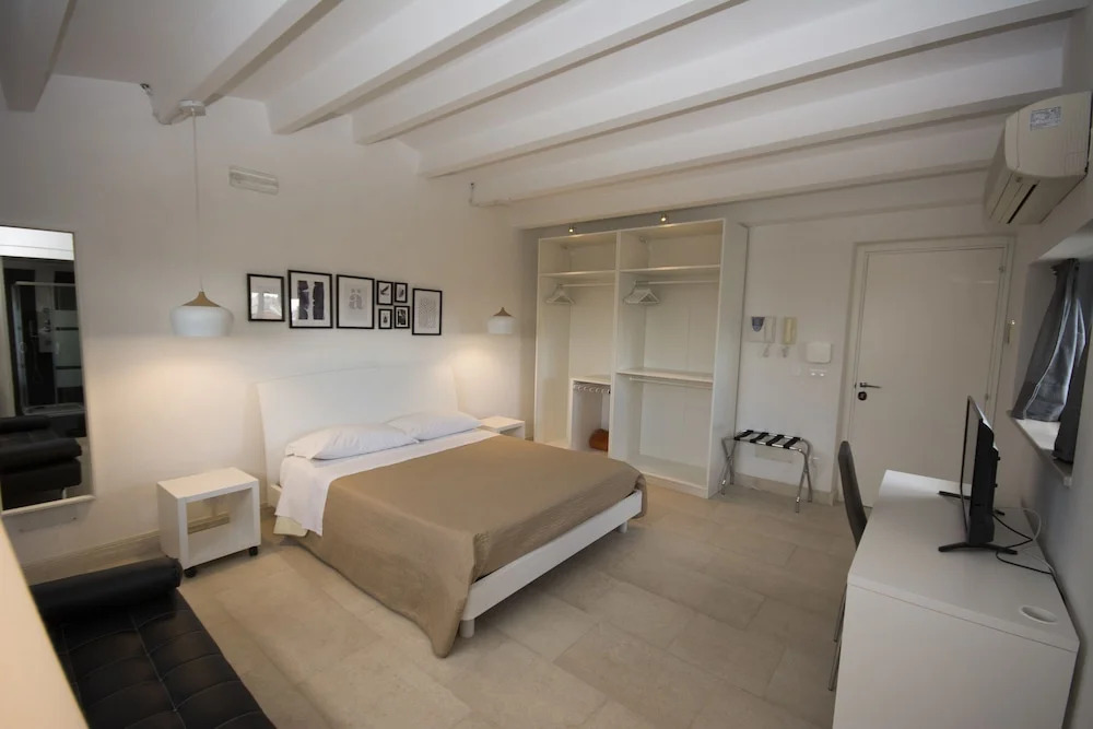 Suite & Apartment