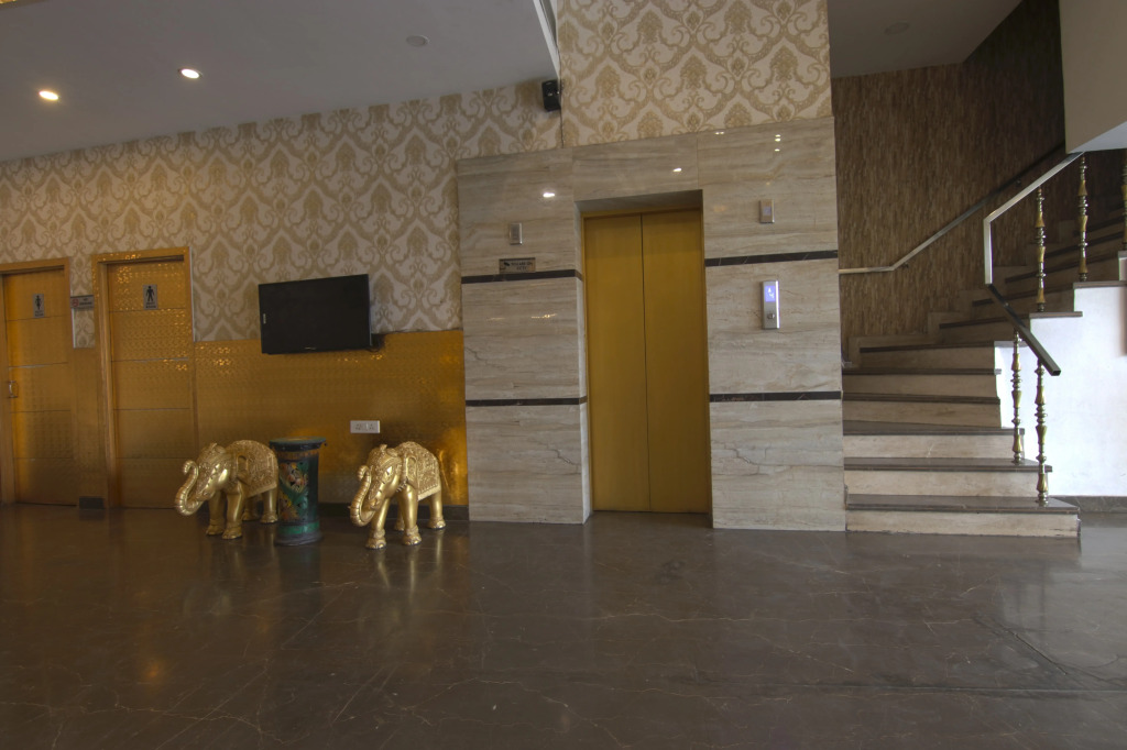 FabHotel Sallow Grand