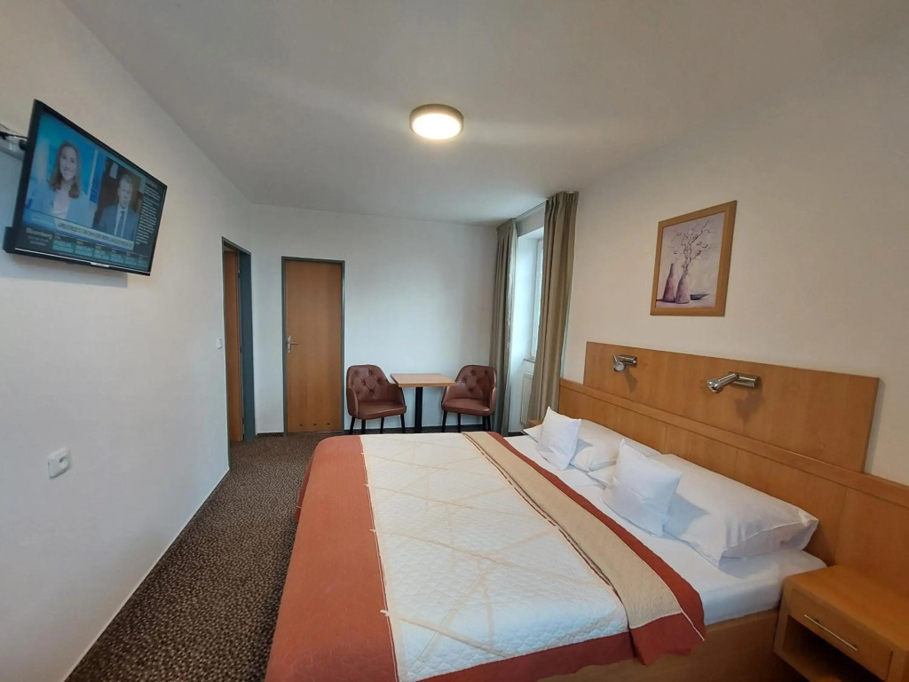 Hotel Avion