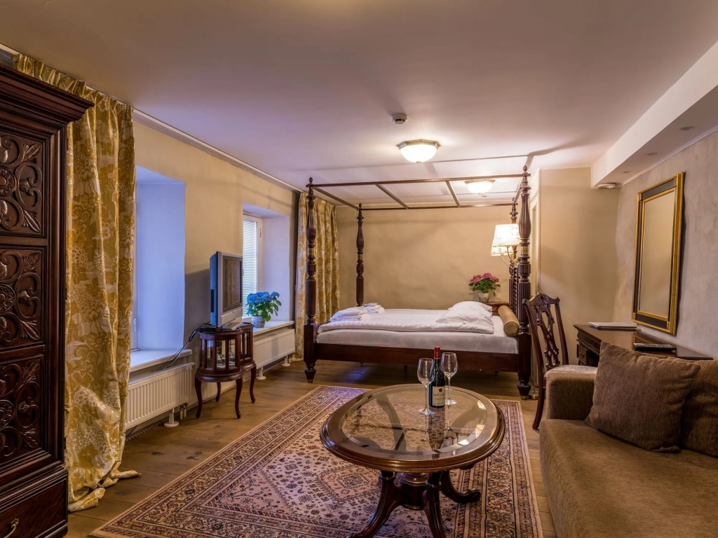 CRU Hotel