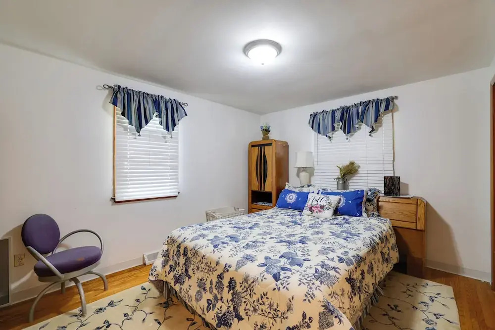 Large Private Yard: Home 14 Mi to Niagara Falls!