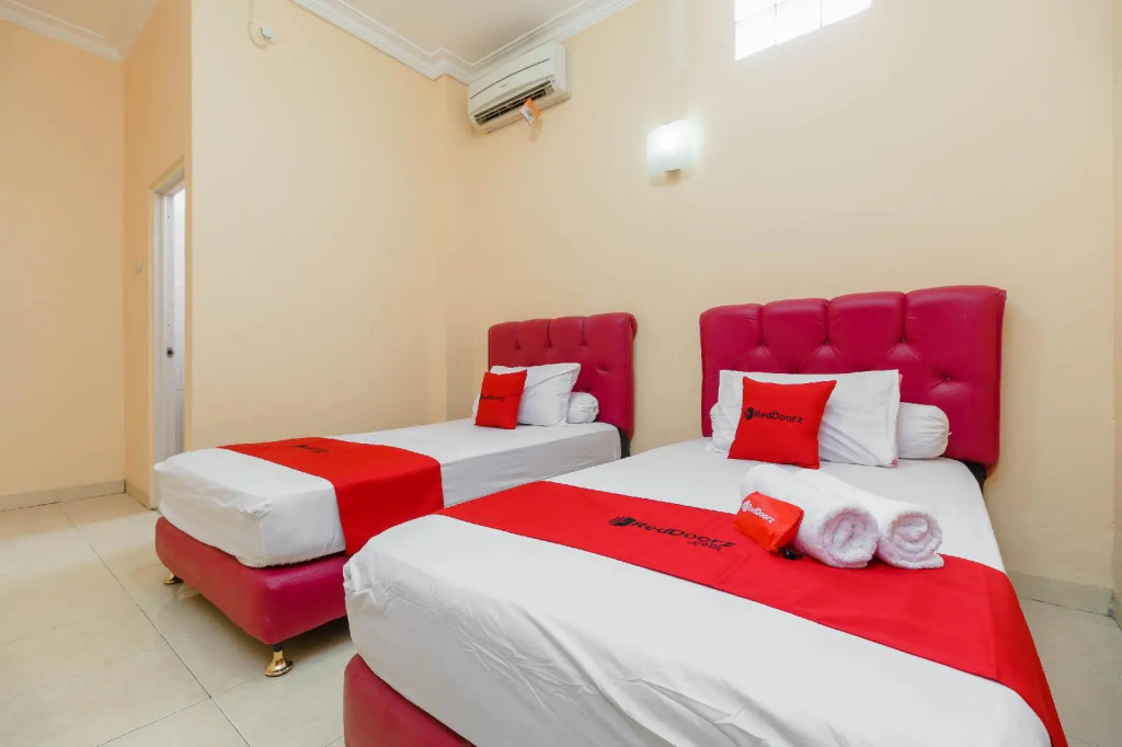 RedDoorz Syariah near Palembang Square Mall 3
