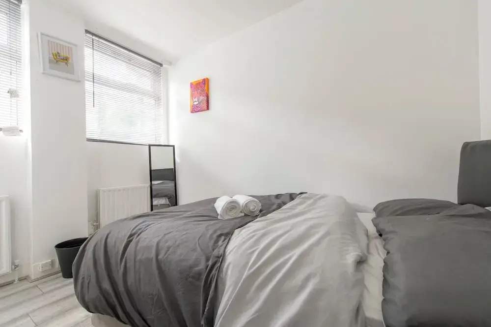 Stylish 4BR Home WiFi FreeParking