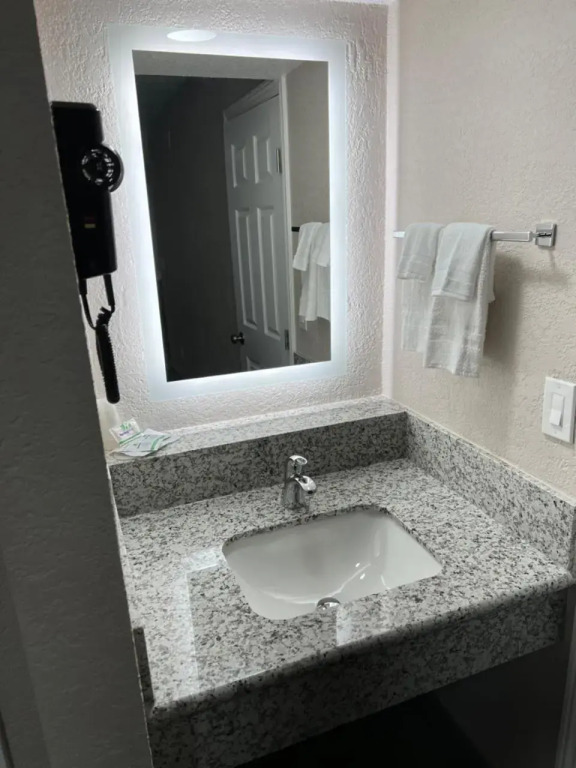 Executive Inn & Suites