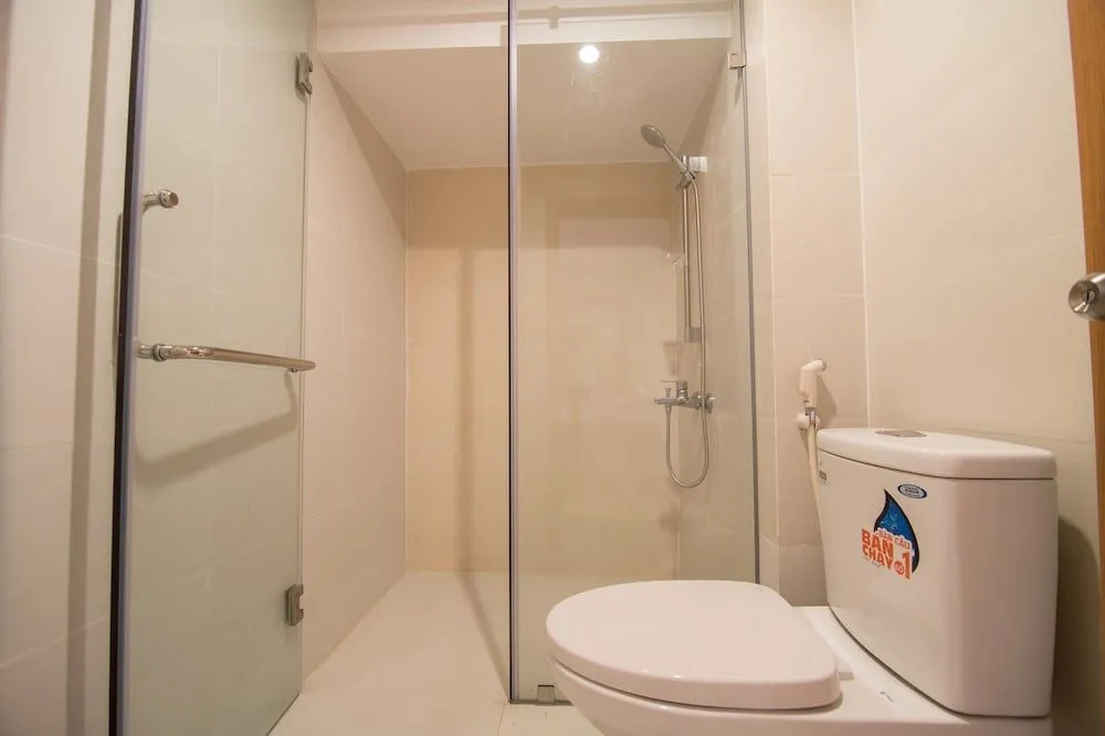 RedDoorz Plus near SECC D7