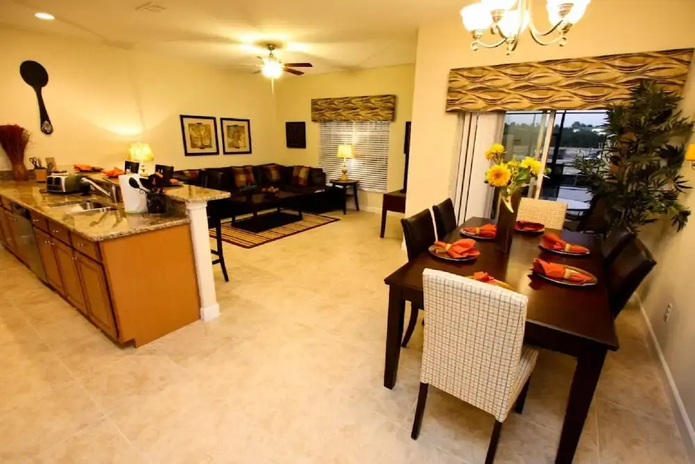 8888 Paradise Palms