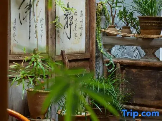 Tengchong Tuotuo · 360 degree aerial view courtyard and Shungu Town store