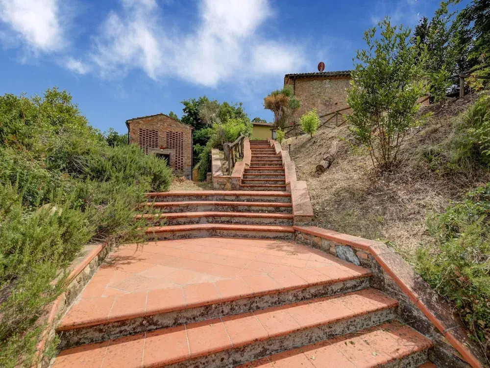 Varna Charm: Tuscan Getaway