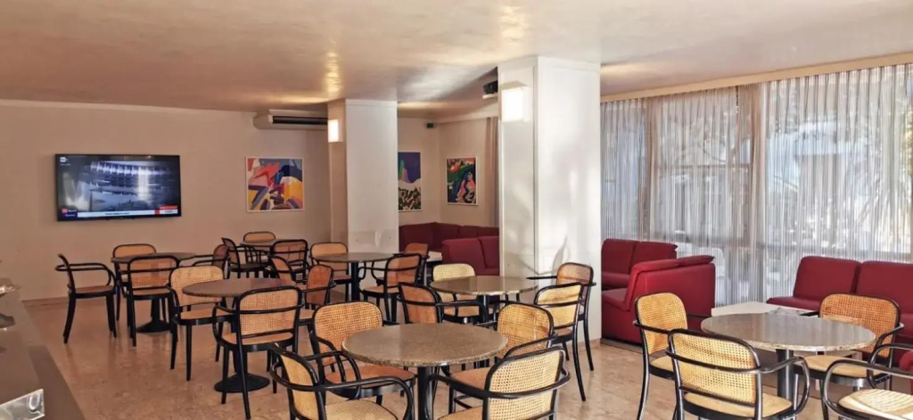 Hotel Cosmos