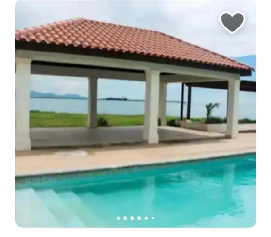 Large Luxurious Beach Front at Bayfront Villa