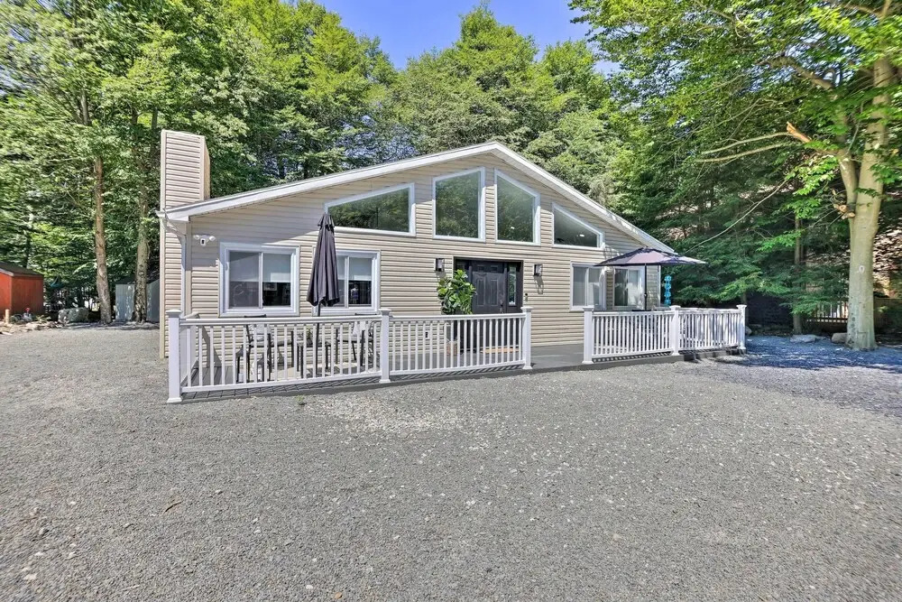 Fire Pit + Furnished Deck: Serene Tobyhanna Escape