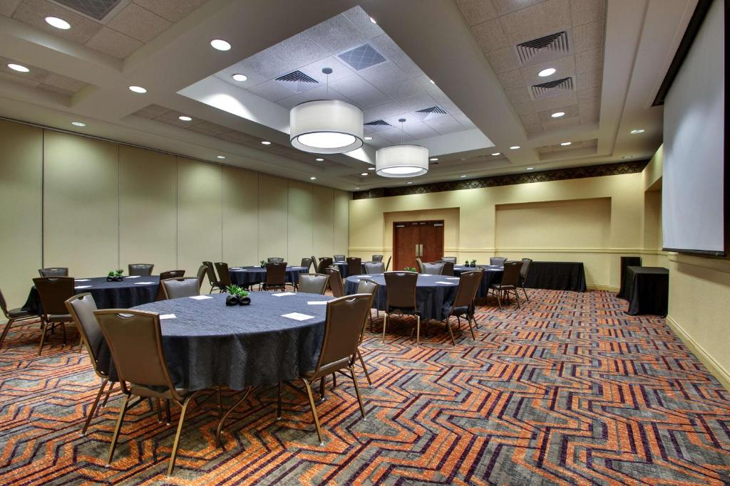 Drury Inn & Suites Charlotte Northlake