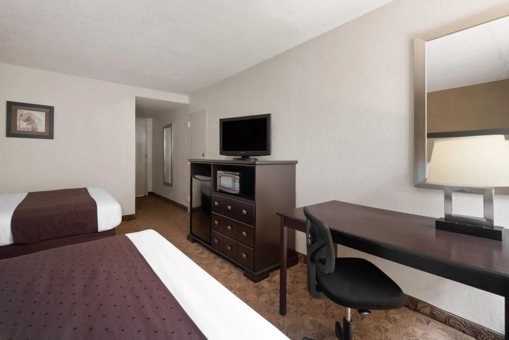 Village Inn Clemmons-Winston Salem, Trademark by Wyndham