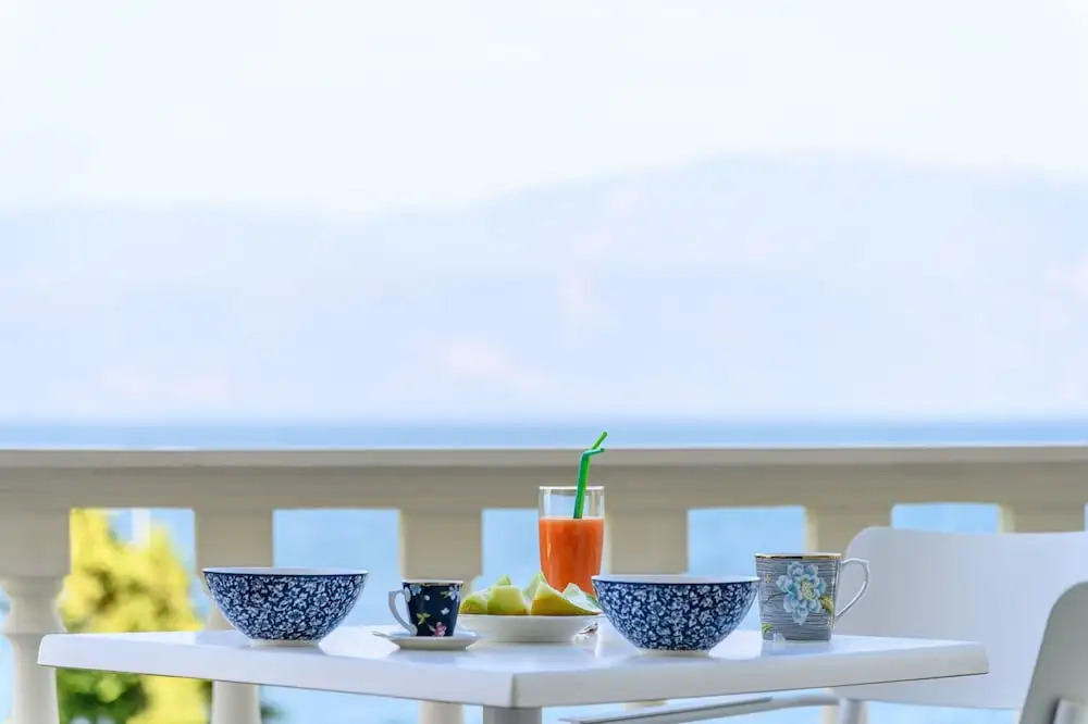 Villa Filoxenia - by the sea - up to 12 guests
