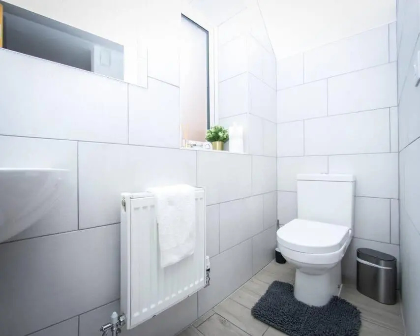 No15 Luxe Living Elegant City Home-1 Bed-Garden-Wifi-Private Parking-Beach-City