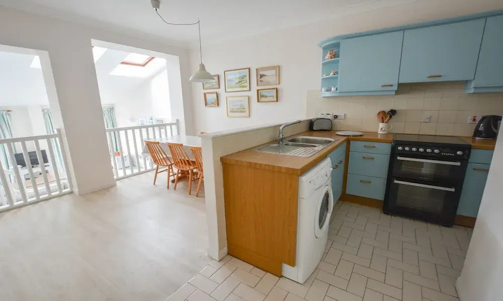 Clifton Court Apt 16 With Heated Pool