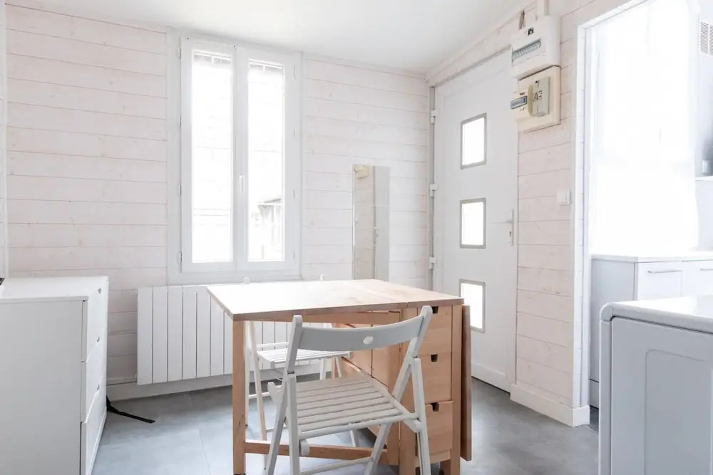 Charming Bright Studio at the Gates of Paris