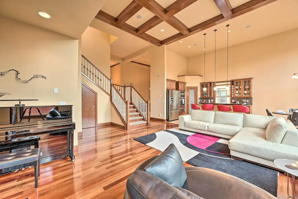 Spacious Kirkland Home 15 Mi to Dtwn Seattle!