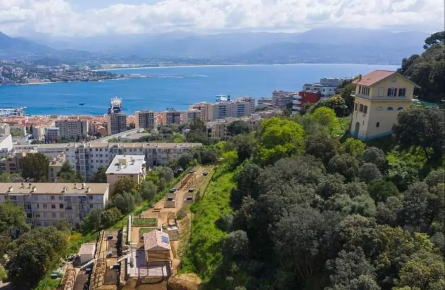 VILLA BELVEDERE D'AJACCIO, VILLA ENTIERE VUE MER POUR 2 à 10 VOYAGEURS