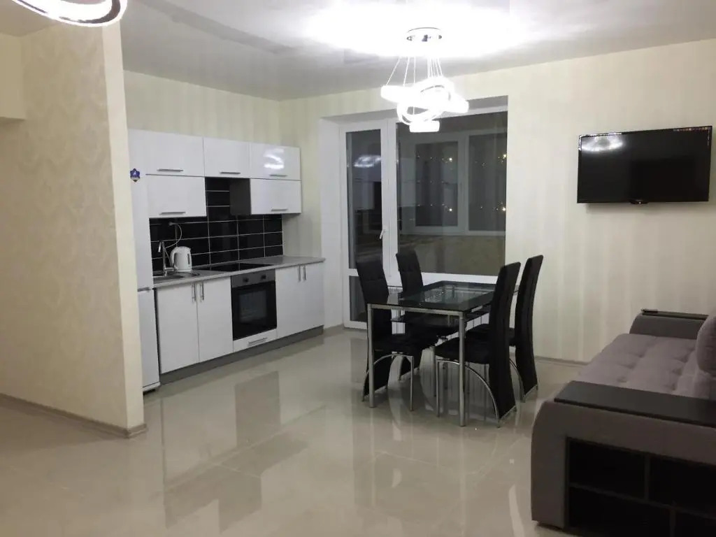 Lux 3-bedroom apartment in Most City area
