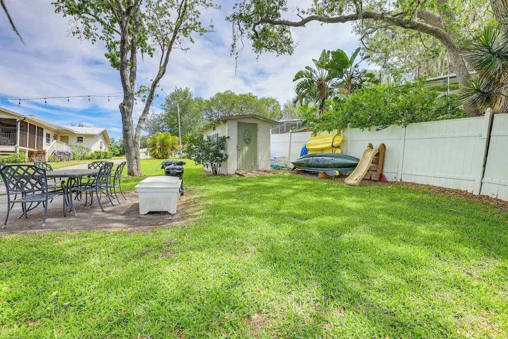 Private & Picturesque Escape on Lake Henry!