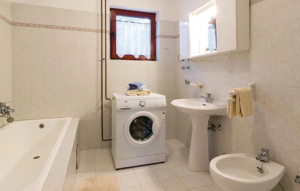 Awesome Home in Fazana With Wifi and 4 Bedrooms