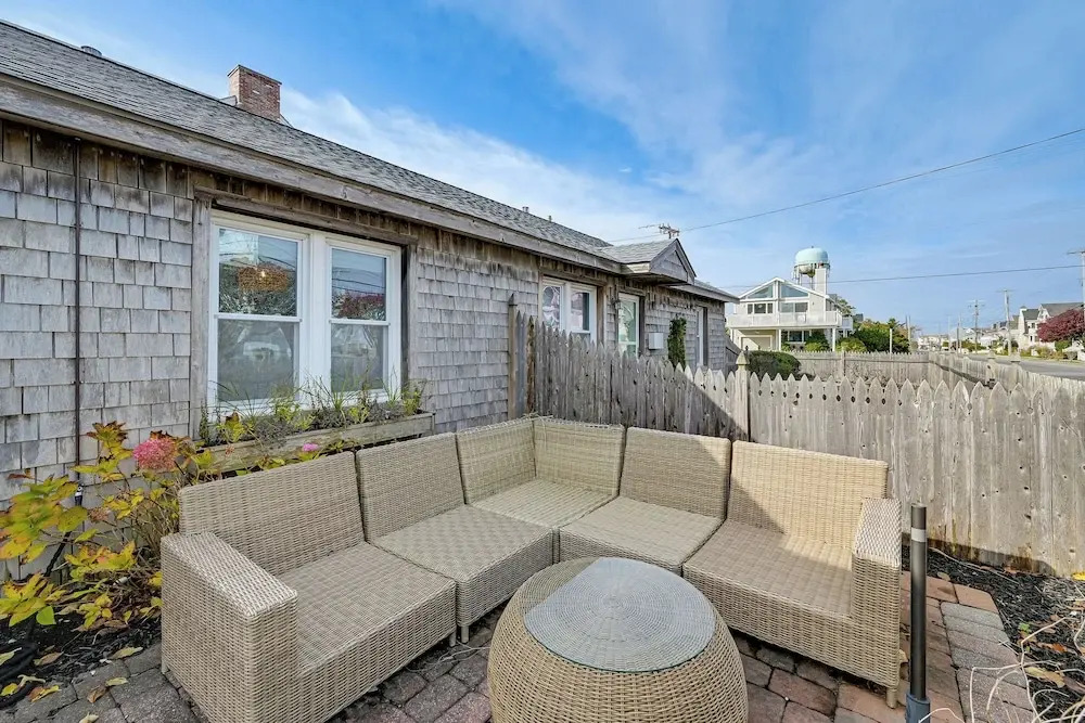 Walk to Beach & Dtwn Dining! Avalon Coastal Escape