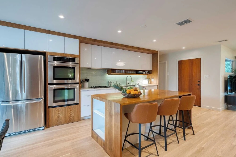 Modern Austin Home w/ Pool, Putting Green & Coffee Nook Townes Retreat by Avantstay