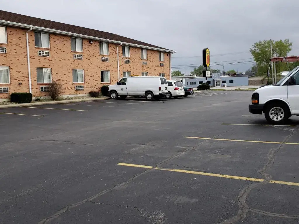 Super 8 by Wyndham Gilman