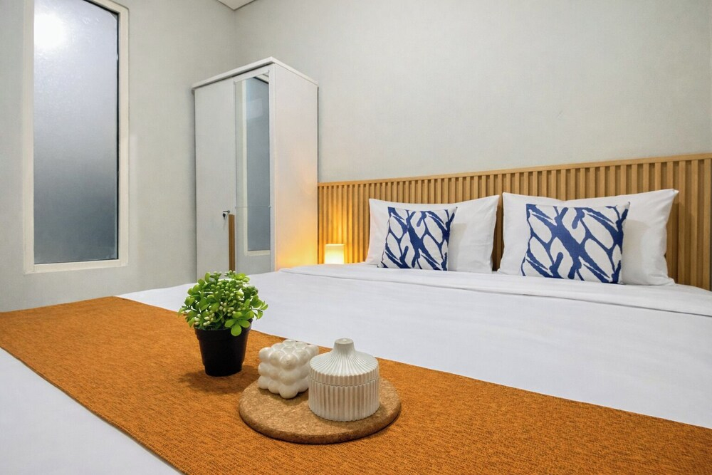 Clean Space And Well Located 2Br At Nifarro Park Apartment