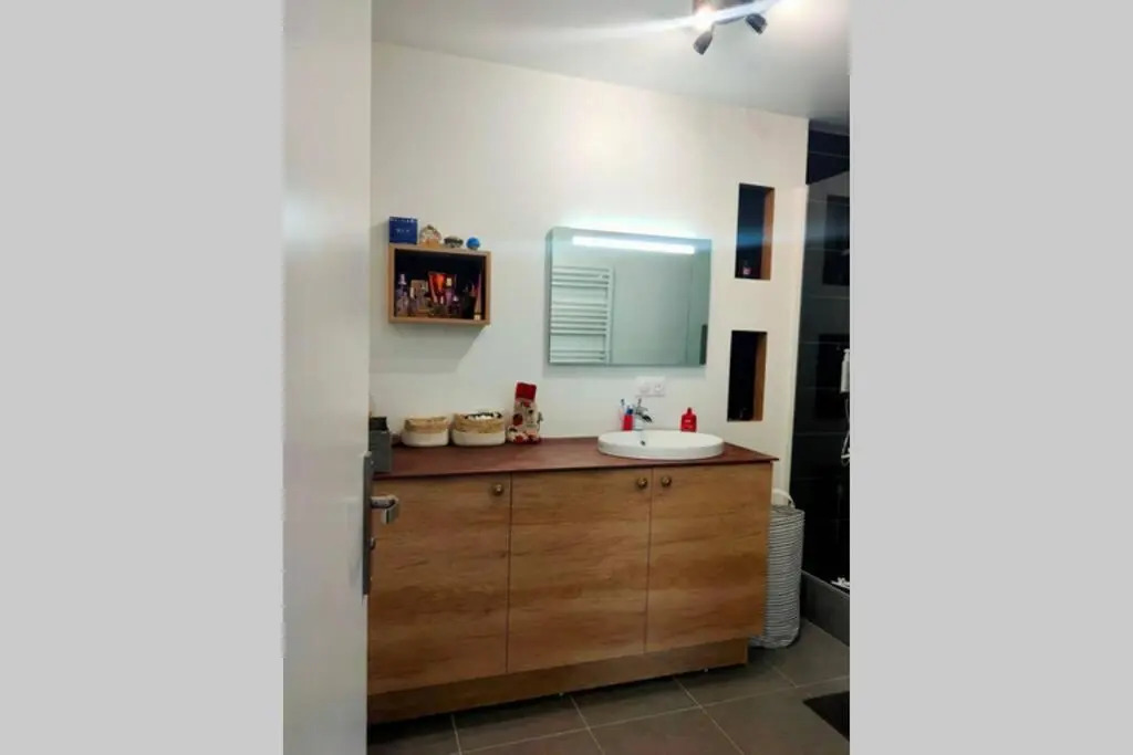 Logement entier+ jardin privé et parking 2places
