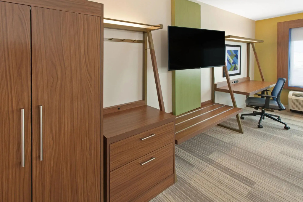 Holiday Inn Express & Suites - Sterling Heights-Detroit Area by IHG