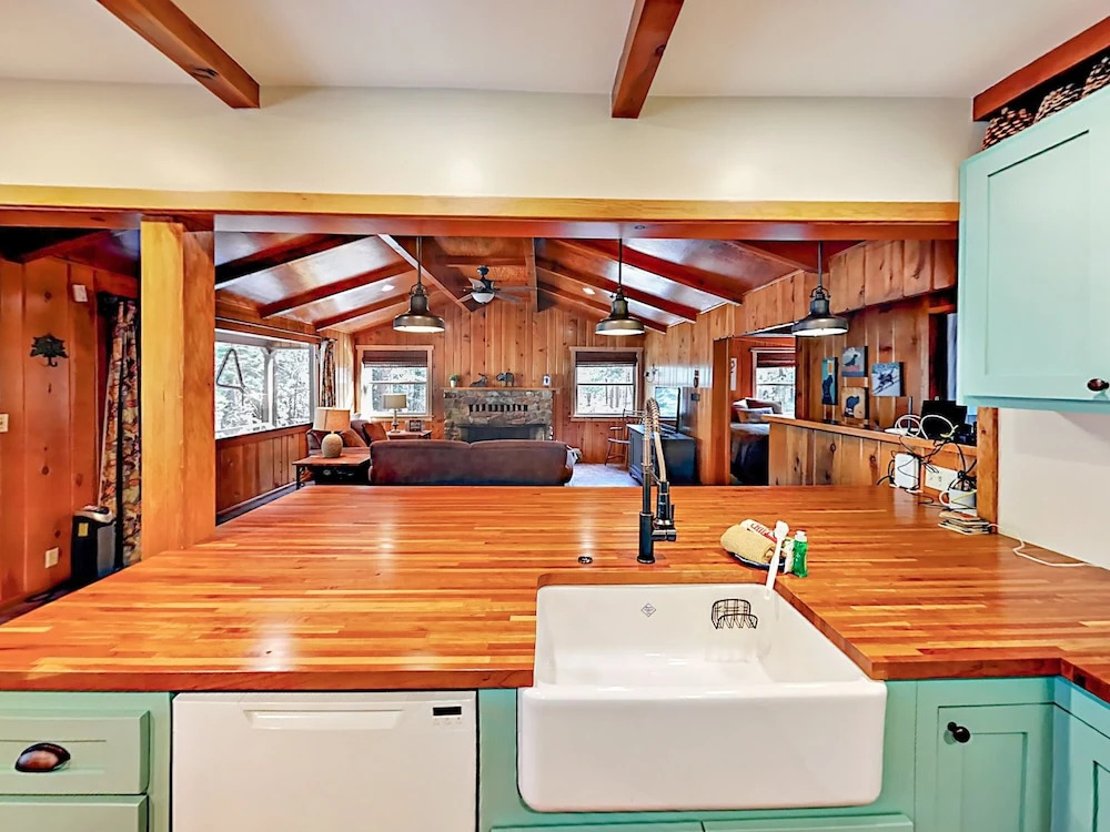 68 Alpine Home 4 Bedrooms 2 Bathrooms Home