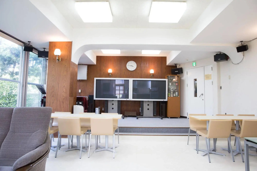 Atami Red House