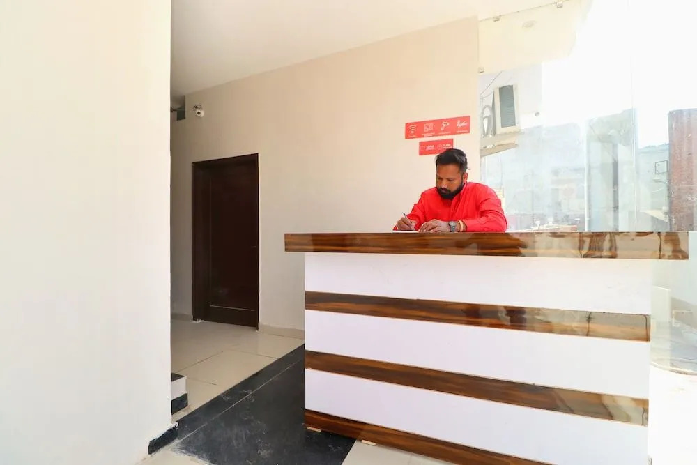 OYO 24142 Hotel Smart King