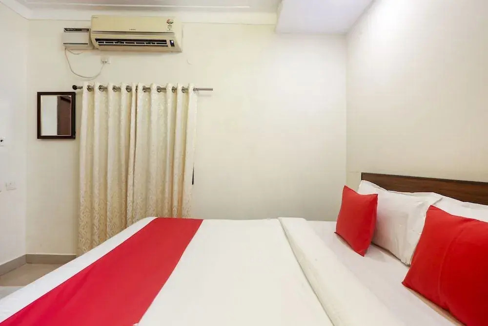 OYO 48277 Royal Kings Guest House