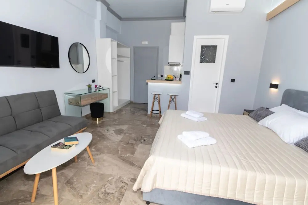Queen Mary Beachfront Studios