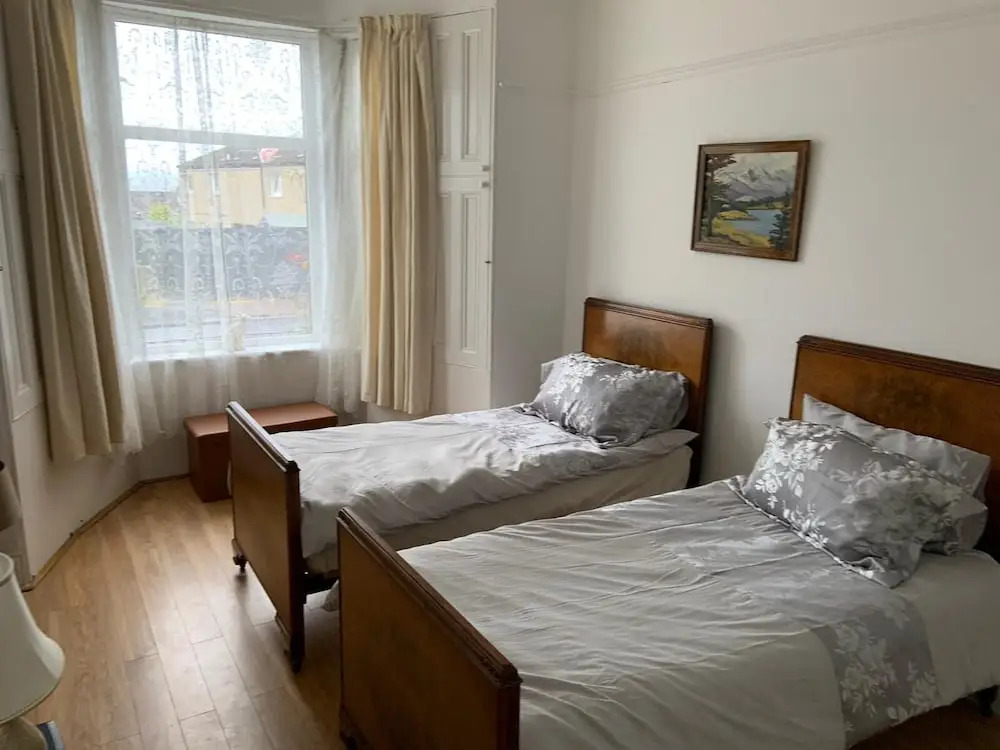 Homely Spacious Cottage in Central Location