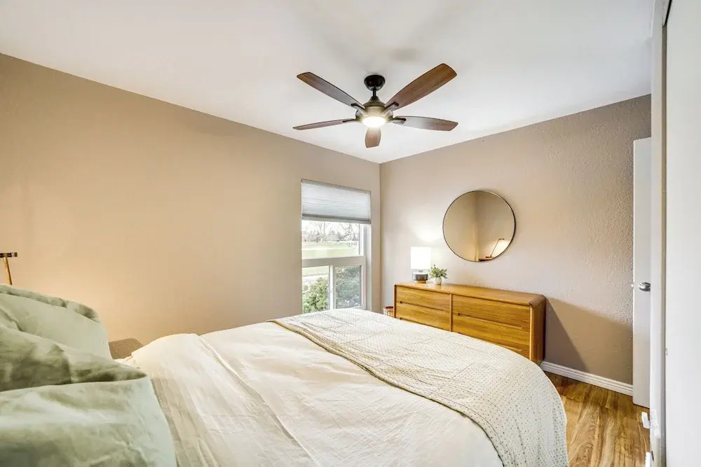 Deck & Golf Course Views: Munds Park Condo!
