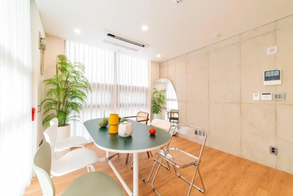 Hongik Univ Station Wave Family Suite #2