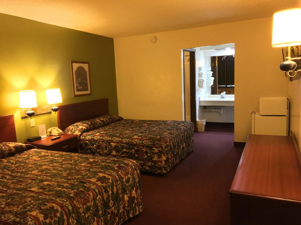Thunderbird Motor Inn