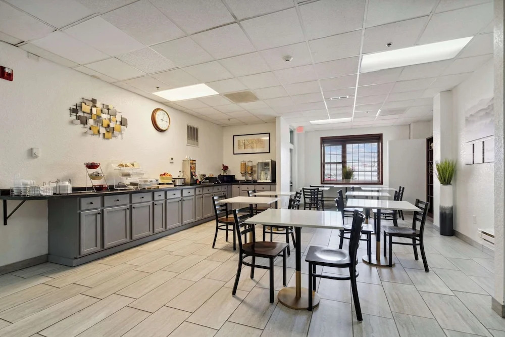 Quality Inn & Suites Waterloo-Ia (us)