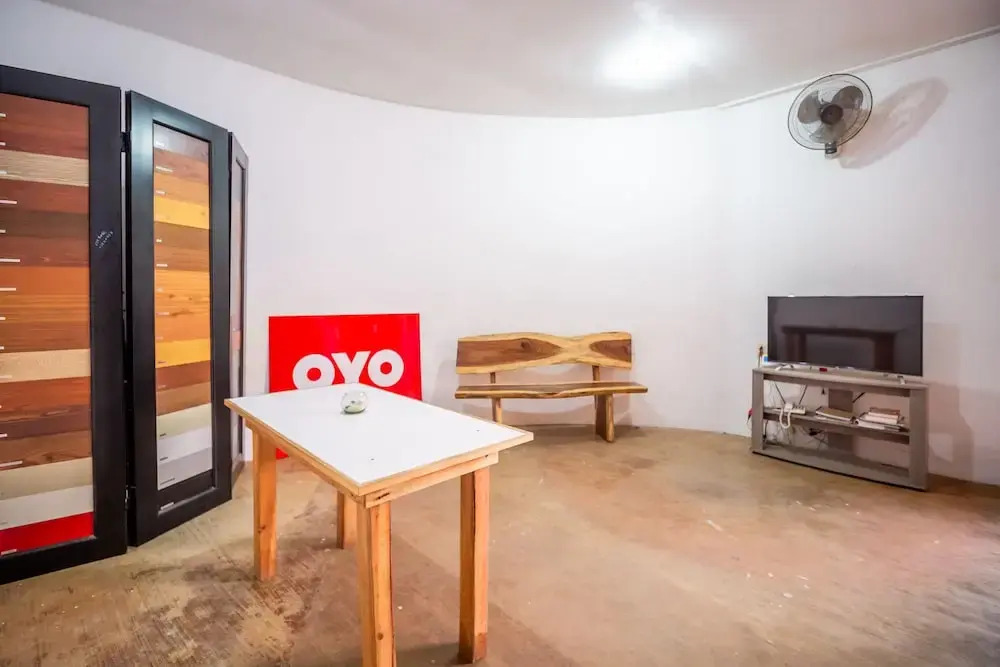 OYO Hotel D Leon