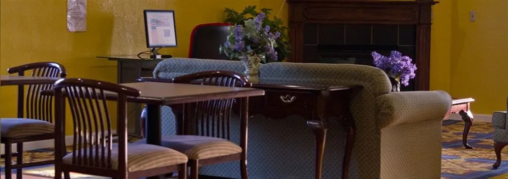 Home Gate Inn & Suites