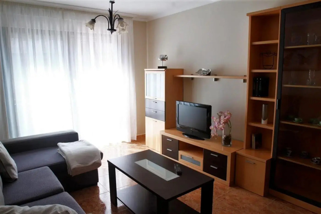 Apartamentos La Perla con piscina y parking