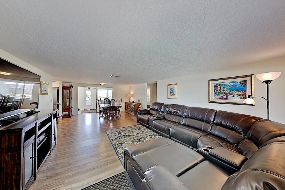 Canal-front Coastal Boat Dock & 2 Kayaks! 2 Bedroom Home