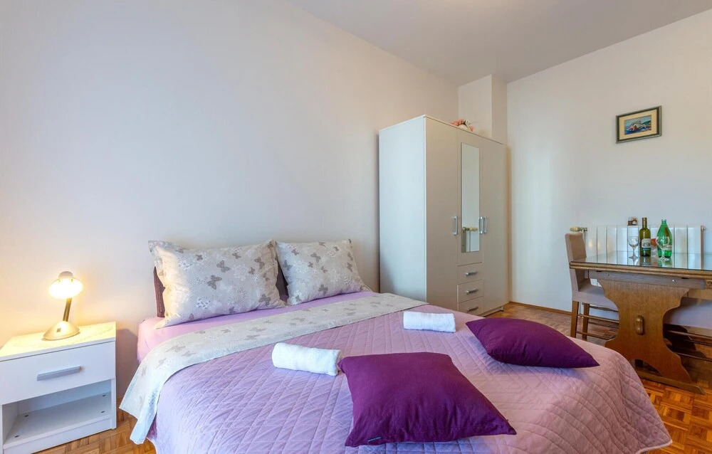 Stunning Apartment in Stobrec With Wifi