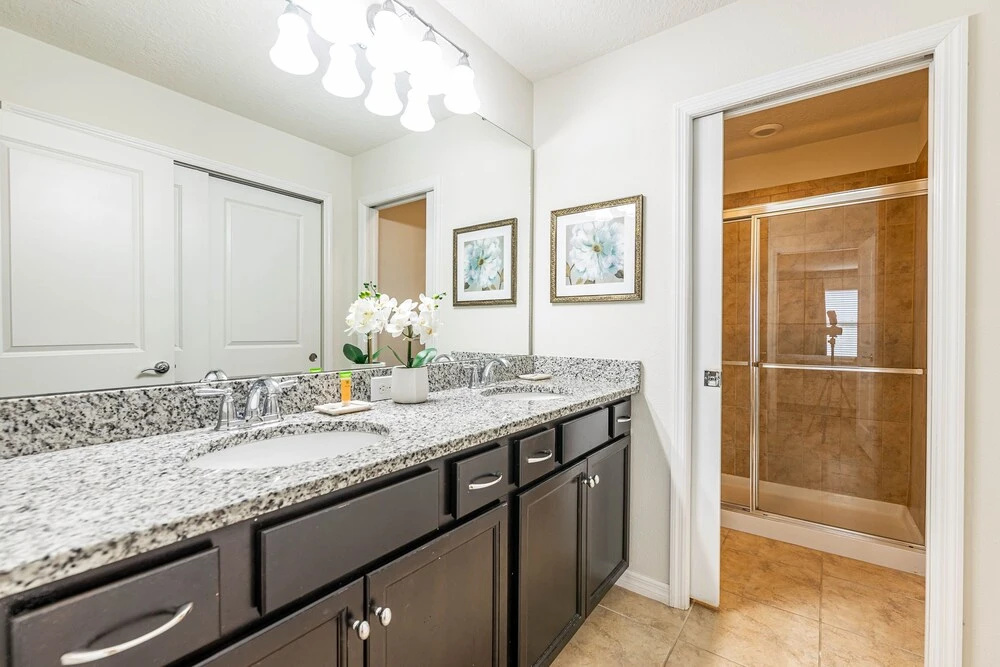 Tvpm-4638td/sr 5 Bedroom Townhouse by RedAwning